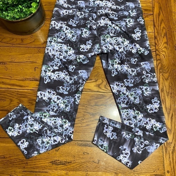 Fabletics Mid-Rise Printed Pureluxe Legging Size Medium? NO SIZE TAG - Picture 7 of 8